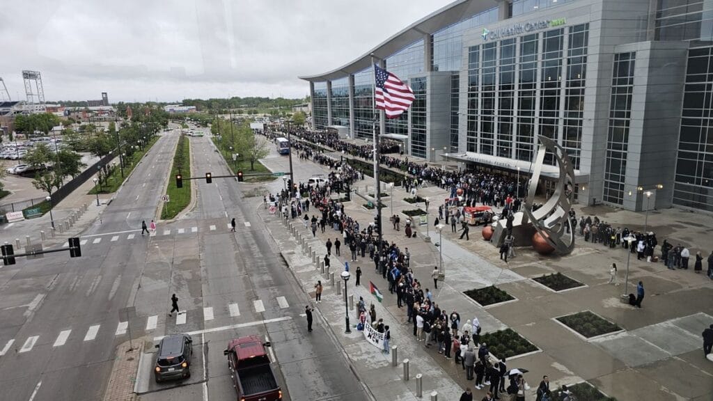 Shareholders lining up outside the CHI Health Center in Omaha before the 2024 Berkshire Hathaway annual meeting