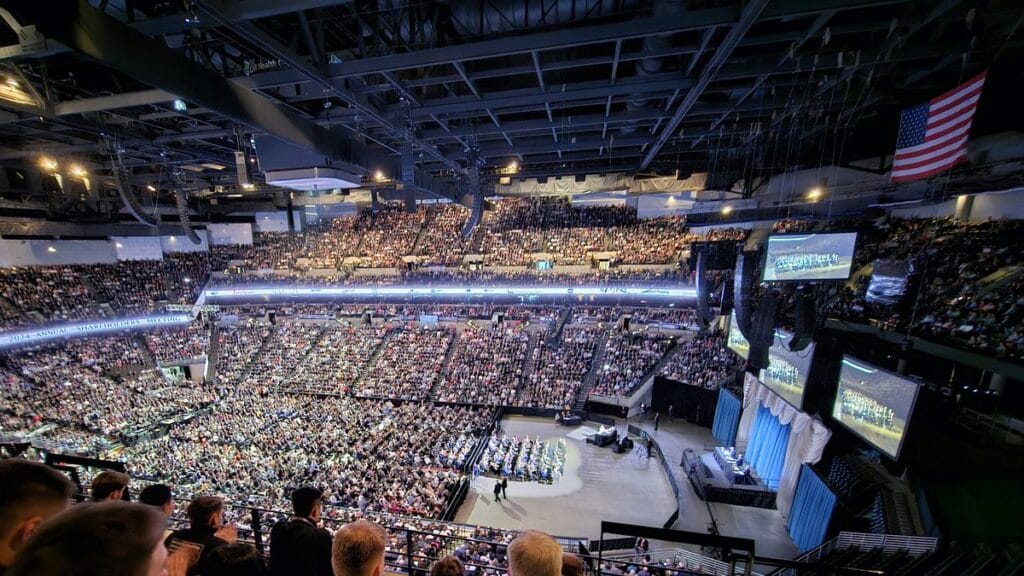 The full arena during the 2024 Berkshire Hathaway annual meeting, seen from the upper deck